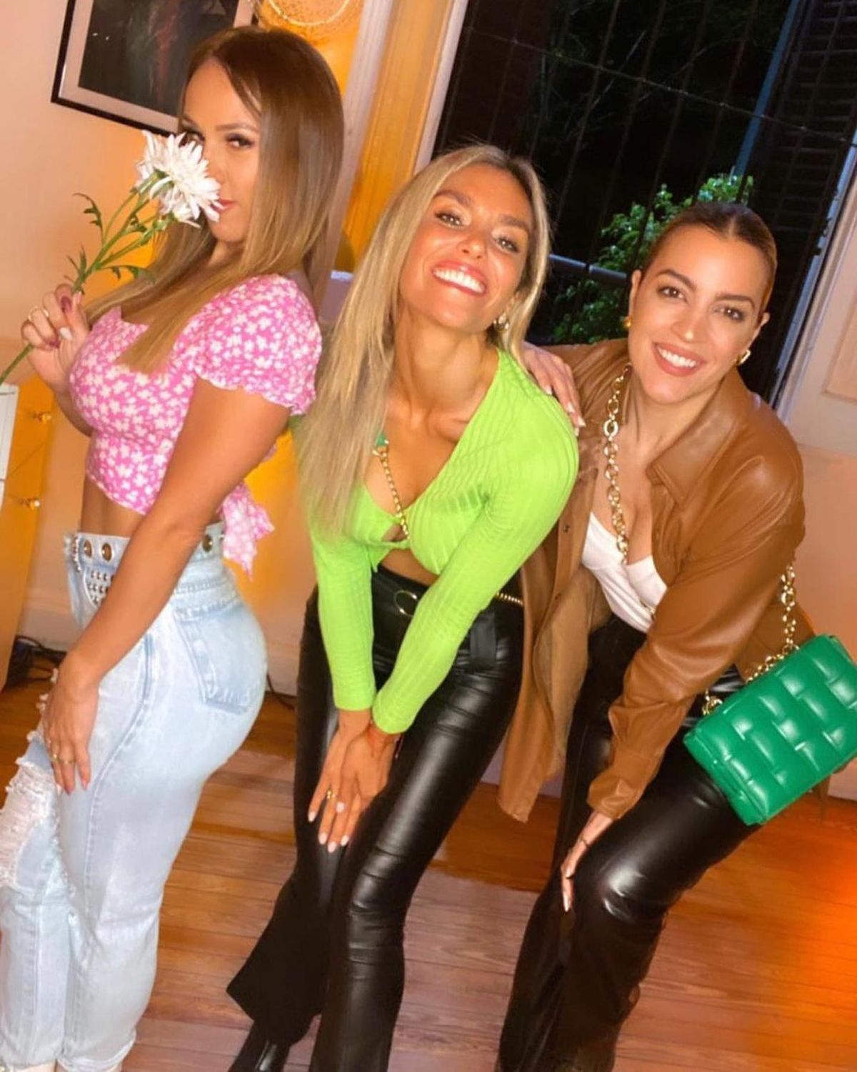 Barby Silenzi salió de fiesta con sus amigas y les dijeron de todo.