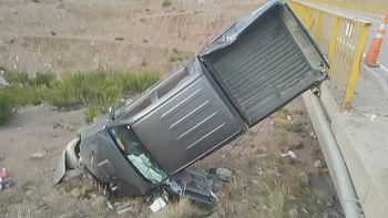 En espectacular accidente de tránsito una camioneta volcó en la Ruta 7 y sólo hubo heridos leves
