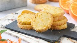 Esta receta de galletas de naranja se preparan sin harina, sin aceite y sin azúcar.