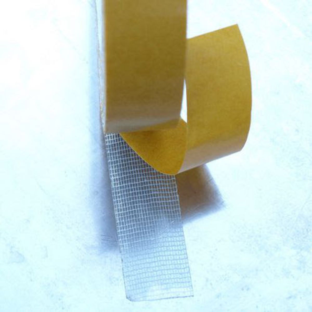 La cinta de doble vara puede evitar que las plagas ataquen a tu árbol limonero. 