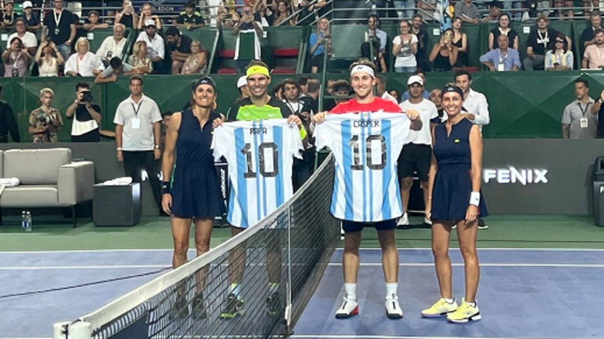 Sabatini y Dulko entregaron camisetas argentinas a Rafa y Casper