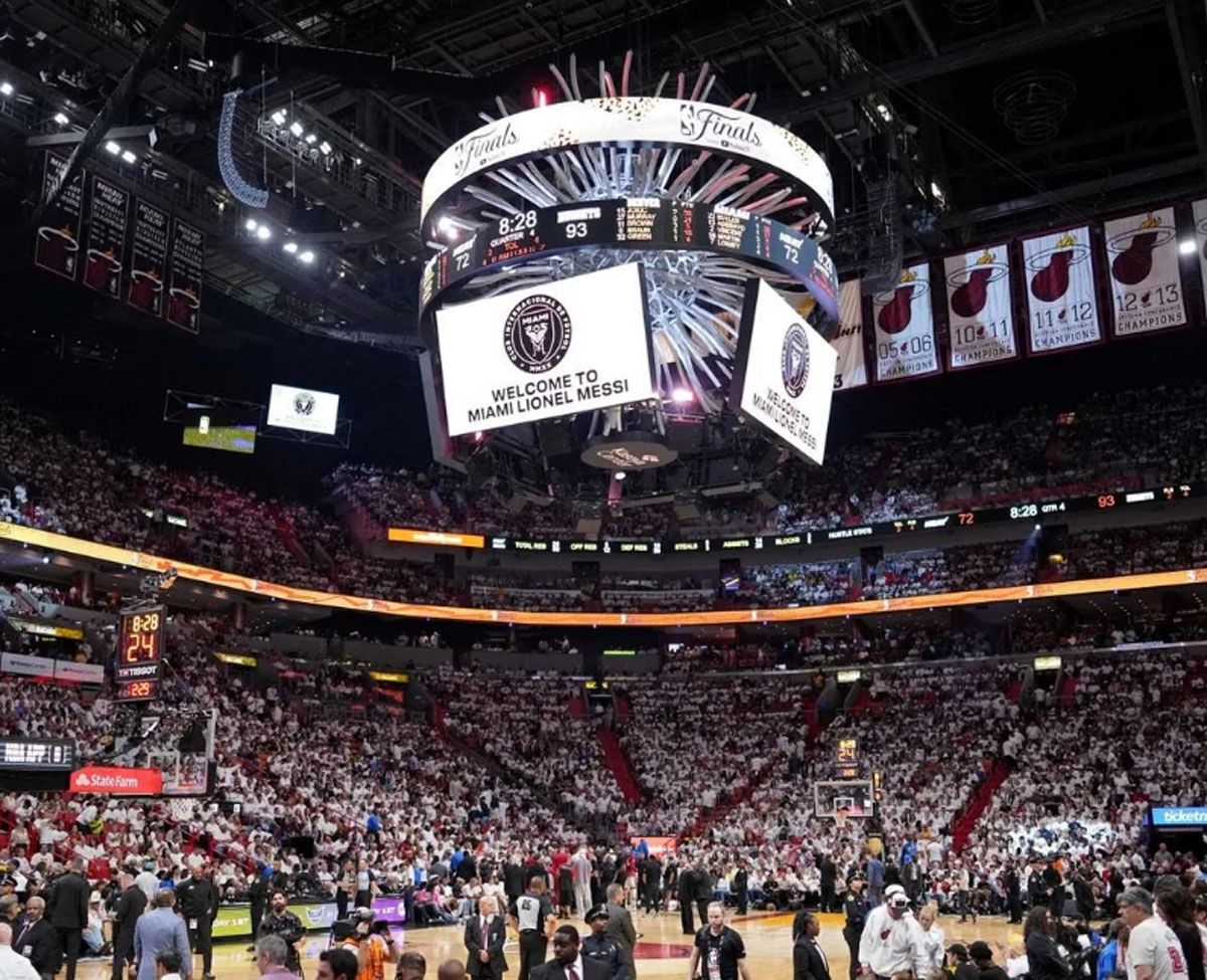 En la final de la NBA, Miami dio la bienvenida a Messi En la final de la NBA, Miami dio la bienvenida a Messi