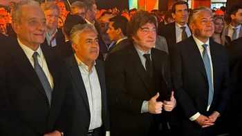 Alfredo Cornejo estuvo con Javier Milei y contó la estrategia para explotar la Vaca Muerta de Mendoza Alfredo Cornejo estuvo con Javier Milei y contó la estrategia para explotar la Vaca Muerta de Mendoza