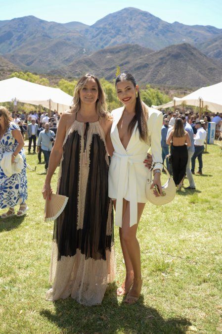 Malena Galmarini eligió el boho-chic mientras que Mica Dubra se lució con un vestido blazer.