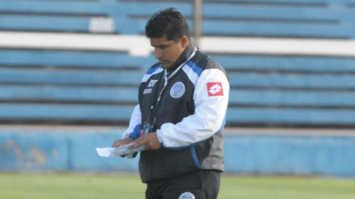 El Turco Asad, igual que Diego Flores, fue uno de los que empezó como DT en Godoy Cruz.