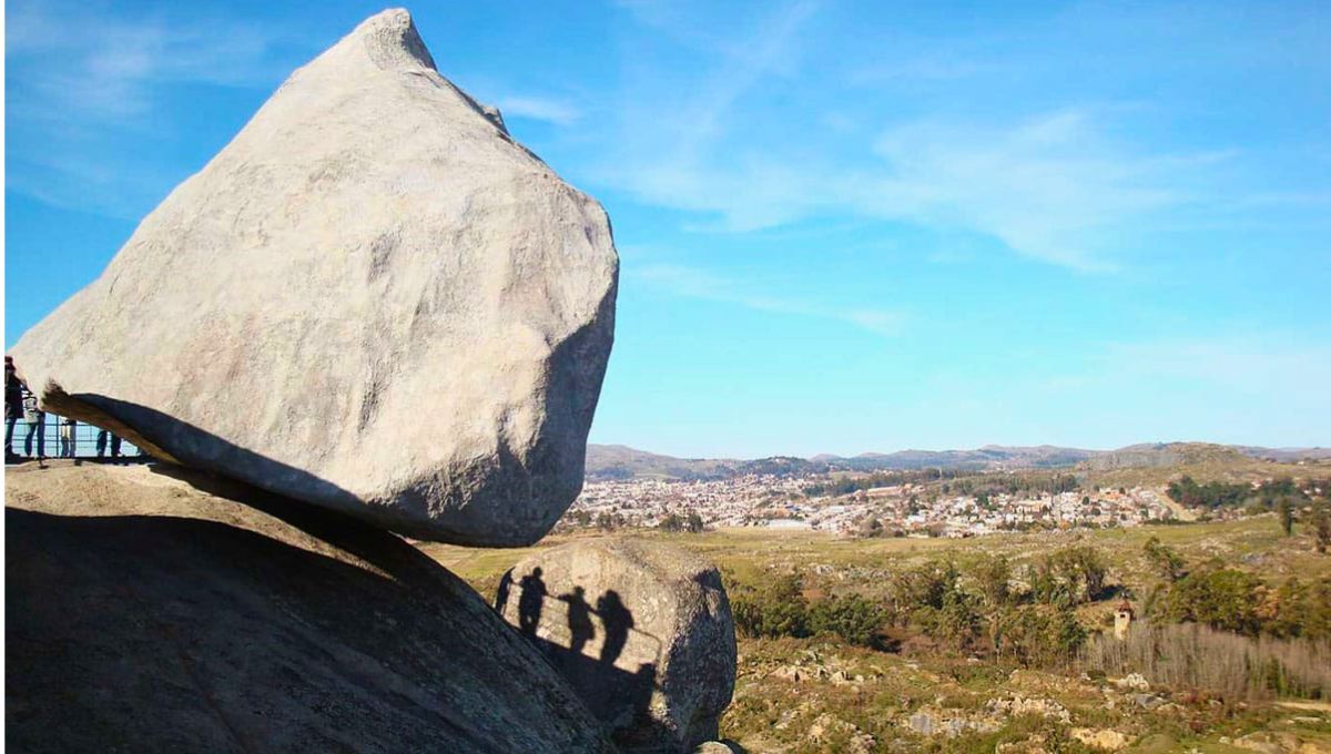 Una provincia argentina fue hogar de una piedra movediza: con 300 toneladas mantenía su equilibrio al borde de un cerro Fuente: Tripin Argentina