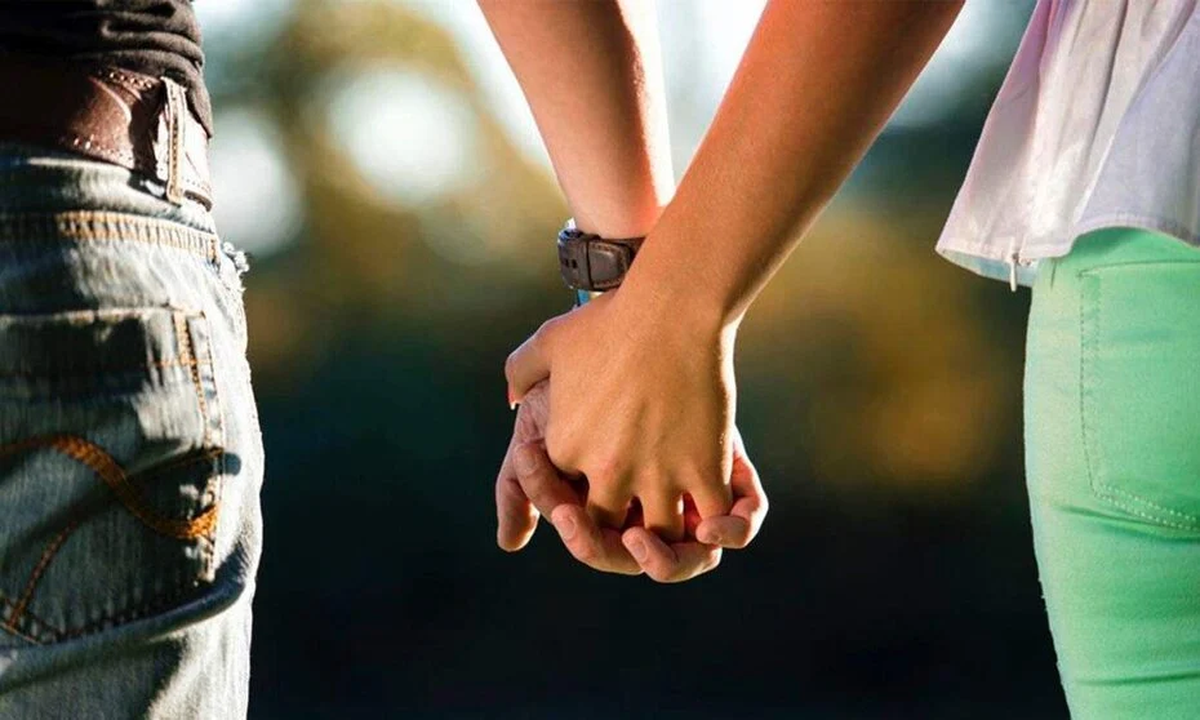 El enamoramiento es algo que sentimos en el organismo sin dudarlo. El enamoramiento es algo que sentimos en el organismo sin dudarlo.