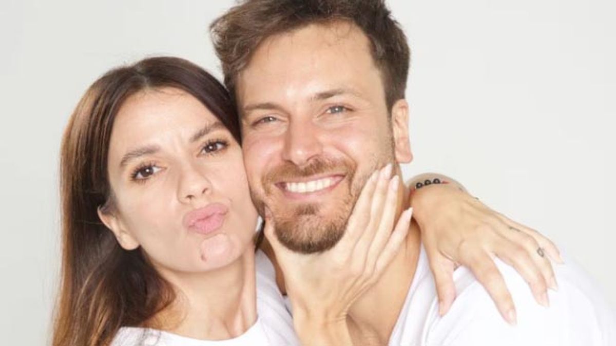 Gimena Accardi y Andrés gil protagonizan En otras palabras.