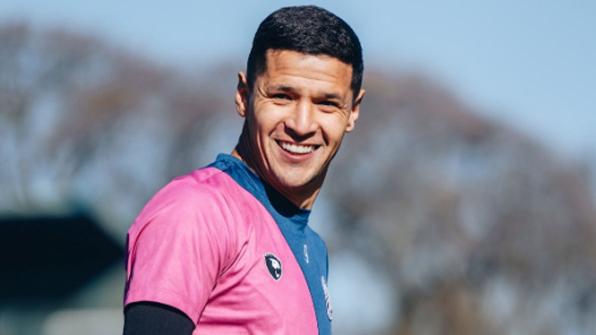 Álex Arce y un motivo para sonreír.