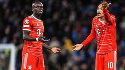 Sadio Mané, el jugador que está a la izquierda, sería echado por Bayern Munich.
