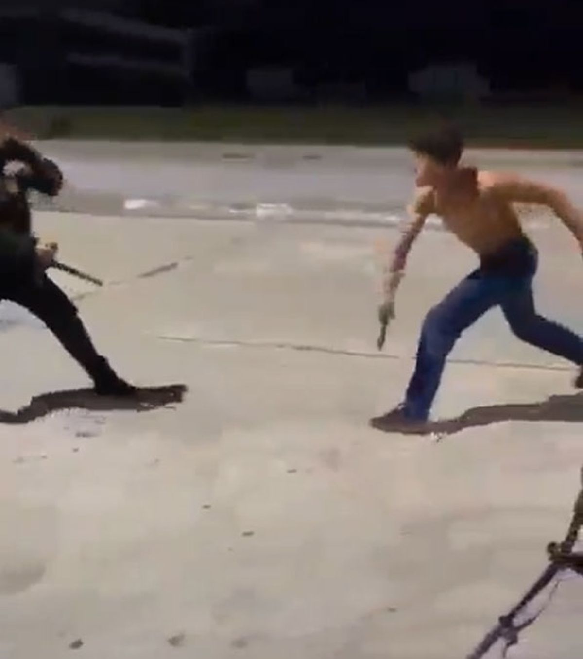 La pelea entre dos adolescentes en Necochea, dejó como saldo a unos de ellos muerto, en un crimen que fue filmado por varios presentes. La pelea entre dos adolescentes en Necochea, dejó como saldo a unos de ellos muerto, en un crimen que fue filmado por varios presentes.