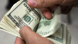 El dólar no frena y marcó otro récord: $15