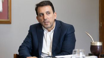 El ministro de Educación habló de la sanción a los alumnos del Santa María: A las normas hay que cumplirlas El ministro de Educación habló de la sanción a los alumnos del Santa María: A las normas hay que cumplirlas