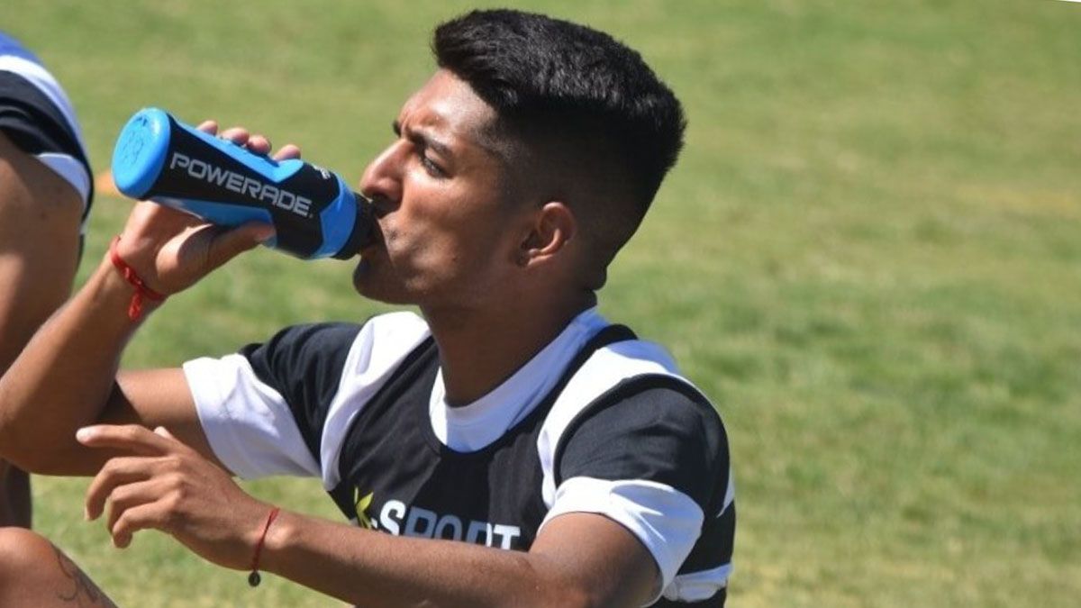 El volante selló el triunfo de Gimnasia y Esgrima ante Deportivo Riestra.