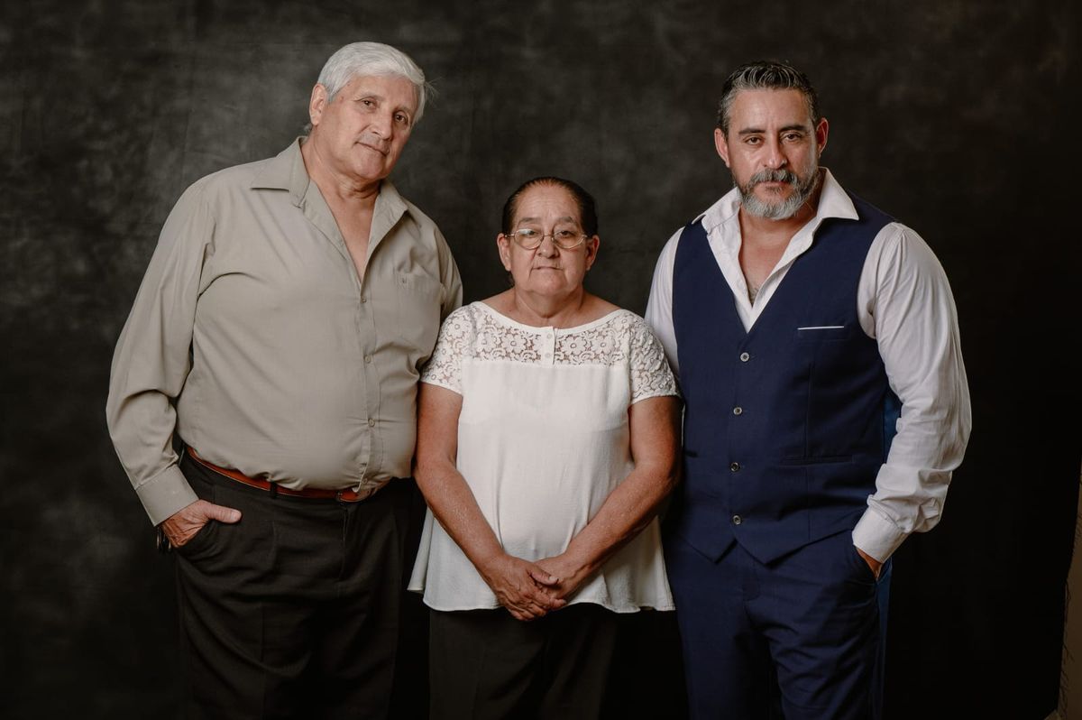 Enrique Magallanes y su mujer María Sarabia fundaron Chacaymanta en 1972. Ahora su hijo Sergio está al frente de la escuela de danzas. Enrique Magallanes y su mujer María Sarabia fundaron Chacaymanta en 1972. Ahora su hijo Sergio está al frente de la escuela de danzas.