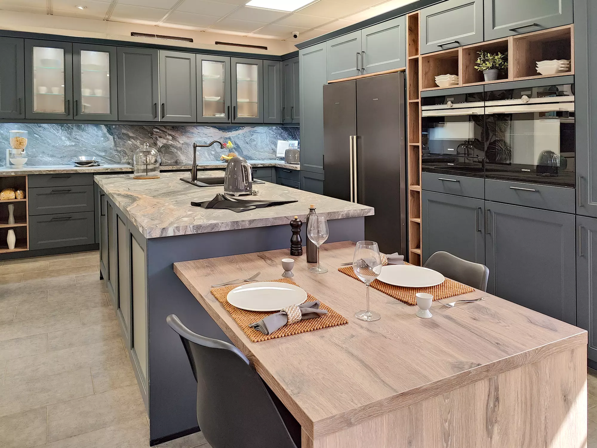 Este espacio es capaz de combinar el trabajo con el comedor diario. Este espacio es capaz de combinar el trabajo con el comedor diario.