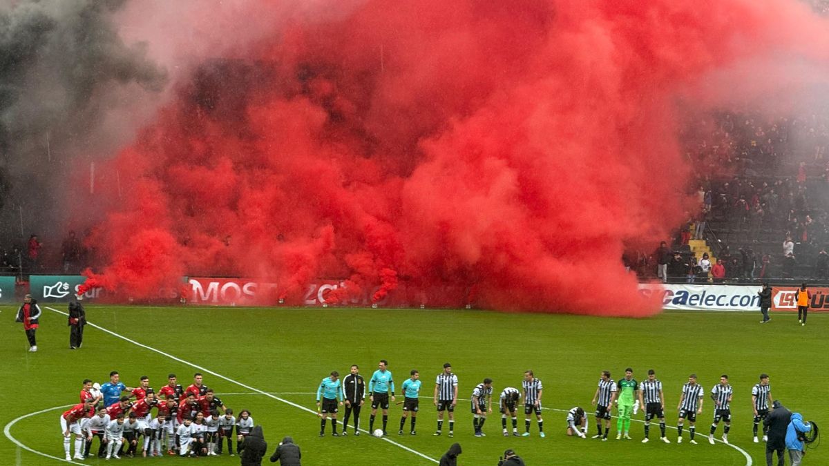 Buen soporte de la hinchada local para Col&oacute;n de Santa Fe, que recibe a Gimnasia y Esgrima de Mendoza.