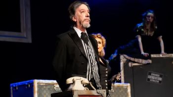 Diego Capusotto llega al Teatro Mendoza con Tirria, una comedia negra tan absurda como desopilante Diego Capusotto llega al Teatro Mendoza con Tirria, una comedia negra tan absurda como desopilante