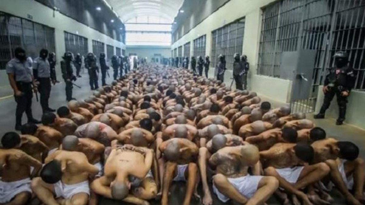 En El Salvador, los presos no pueden tener asistencia de un abogado, ni conocer las razones de su detención En El Salvador, los presos no pueden tener asistencia de un abogado, ni conocer las razones de su detención