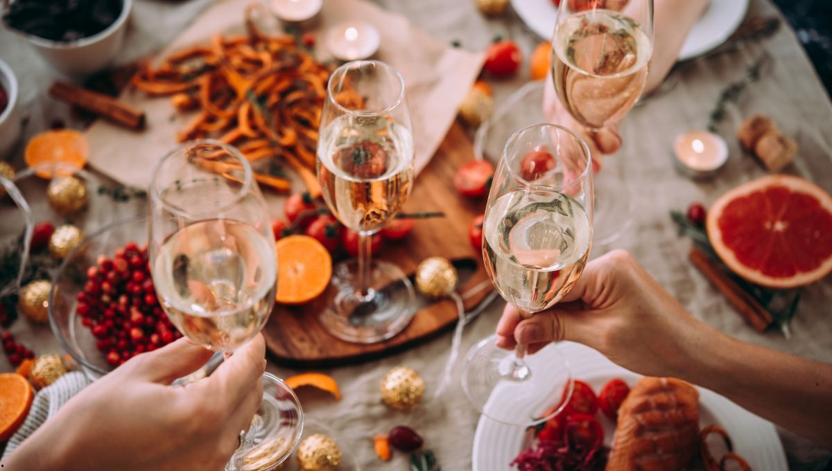 Las 5 bebidas que debes tomar en Navidad para atraer amor, dinero, felicidad y más.