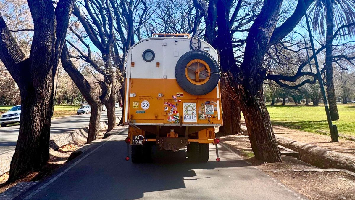 Sudamérica en un viejo camión suizo modelo 57 y una parada en Mendoza. Sudamérica en un viejo camión suizo modelo 57 y una parada en Mendoza.