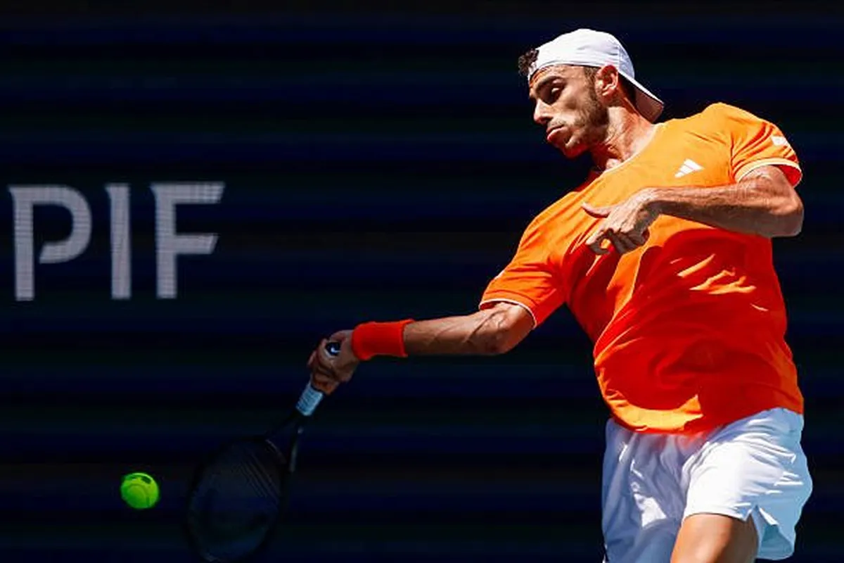 Francisco Cer&uacute;ndolo elimin&oacute; a Daniil Medvedev en el Miami Open 2026.