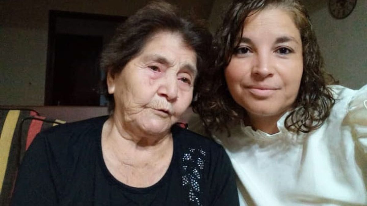 Honoria Jorge, de 87 años, junto a su nieta Yanina Coria. Honoria Jorge, de 87 años, junto a su nieta Yanina Coria.