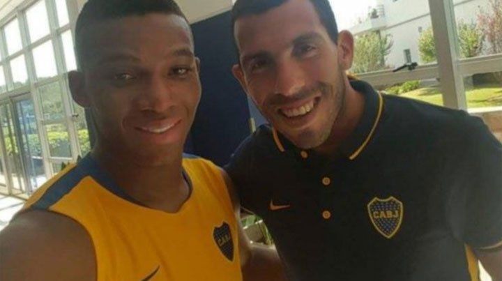 Tevez le hizo un regalazo a Fabra: el colombiano lo mostró orgulloso