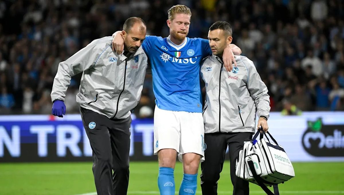 Kevin De Bruyne sali&oacute; sustituido al lesionarse al ejecutar el penal.