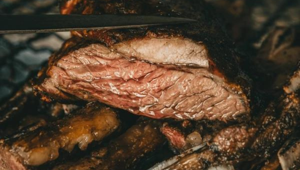 Un carnicero reveló el infalible método para ablandar la carne del asado