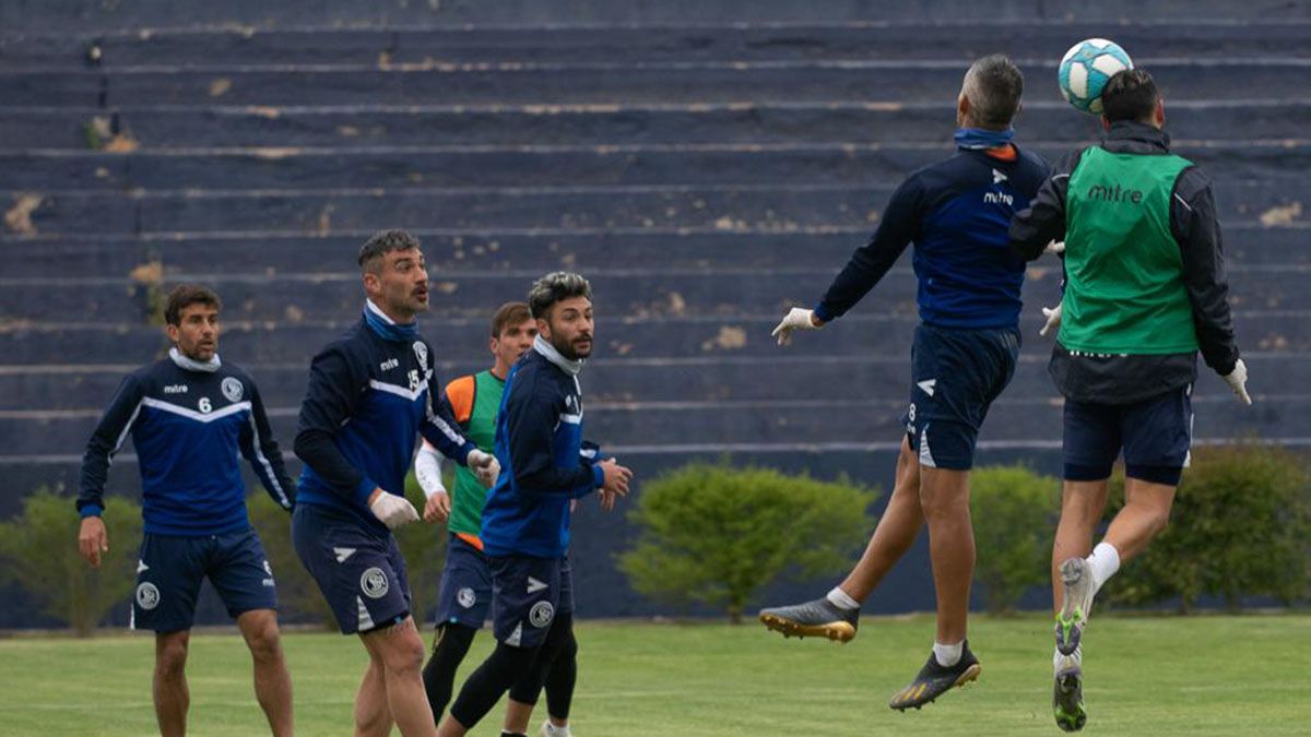 La Lepra hizo fútbol y el equipo empieza a asomar
