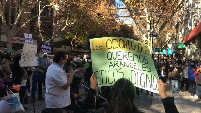 Odontólogos exigen ley de aranceles y que su profesión sea declarada de riesgo
