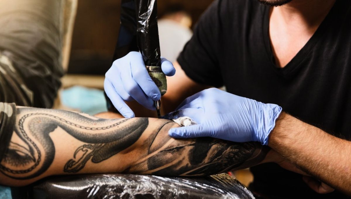Los tatuajes más grandes son los más riesgosos, según el estudio