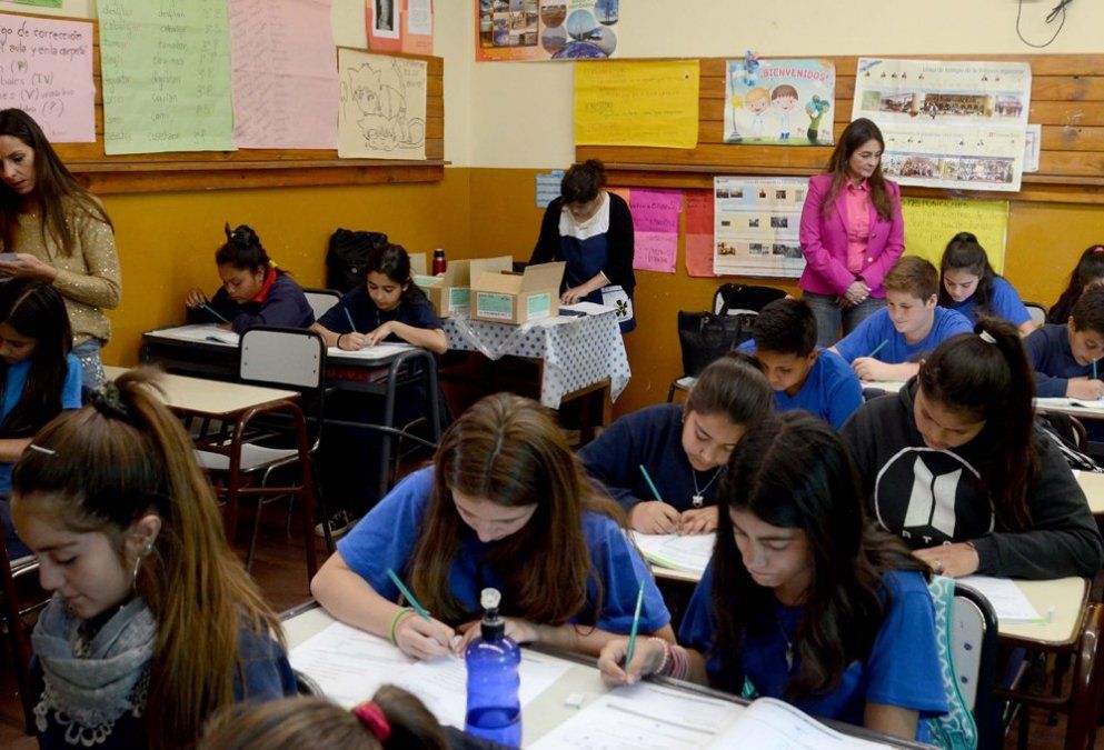 Entre la disputa DGE-SUTE, los docentes eligen a sus miembros