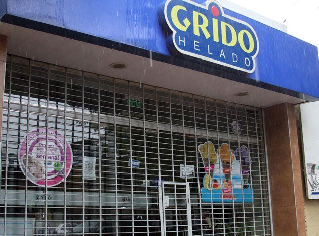 Encapuchados asaltaron una heladería y se llevaron $1500