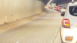 El túnel del paso a Chile estaba repleto de vehículos en la mañana de este viernes.&nbsp;