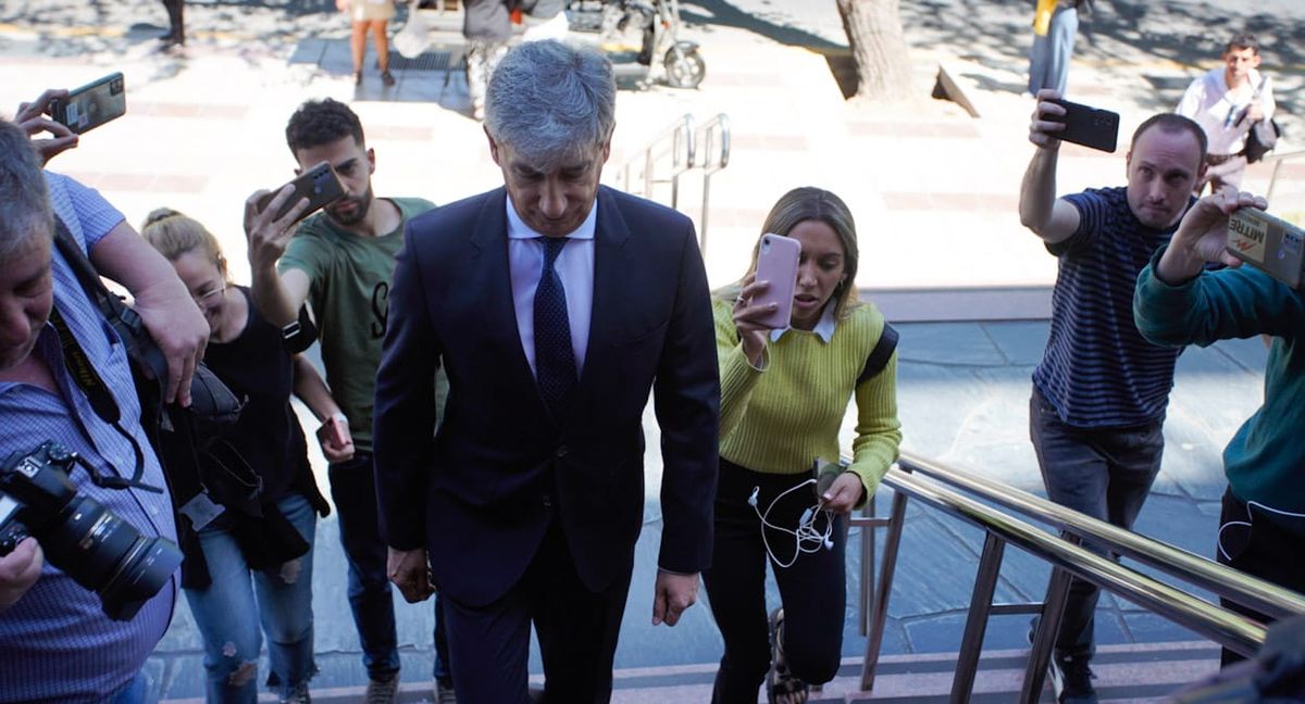 Walter Bento llegando este miércoles a los tribunales federales para escuchar la sentencia del Consejo de la Magistratura. Walter Bento llegando este miércoles a los tribunales federales para escuchar la sentencia del Consejo de la Magistratura.