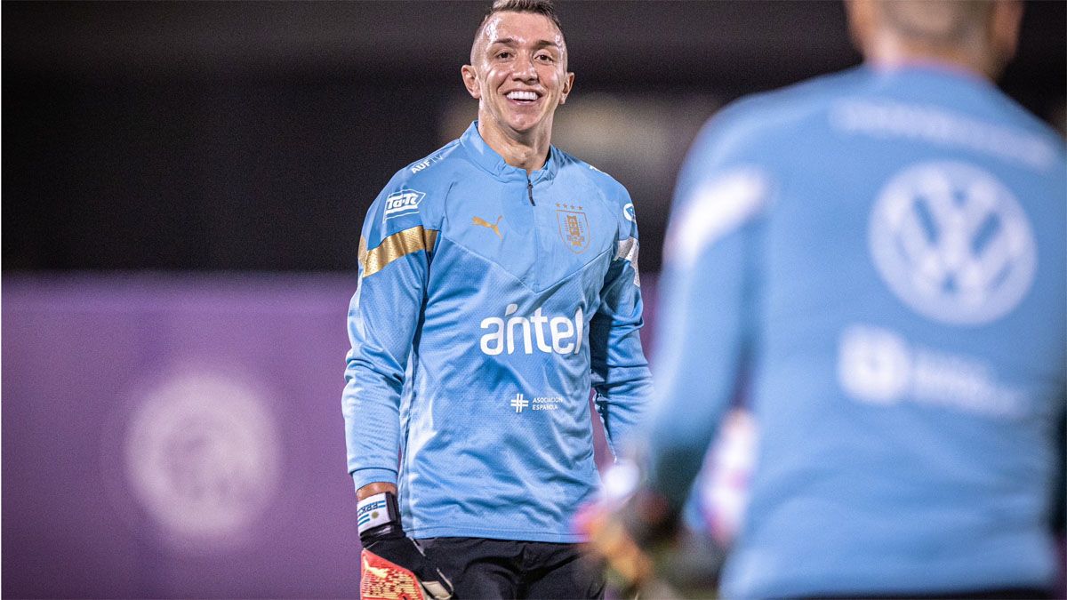 Fernando Muslera es argentino y jugará para Uruguay.