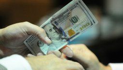 El Banco Central intervino y el dólar cerró en $38