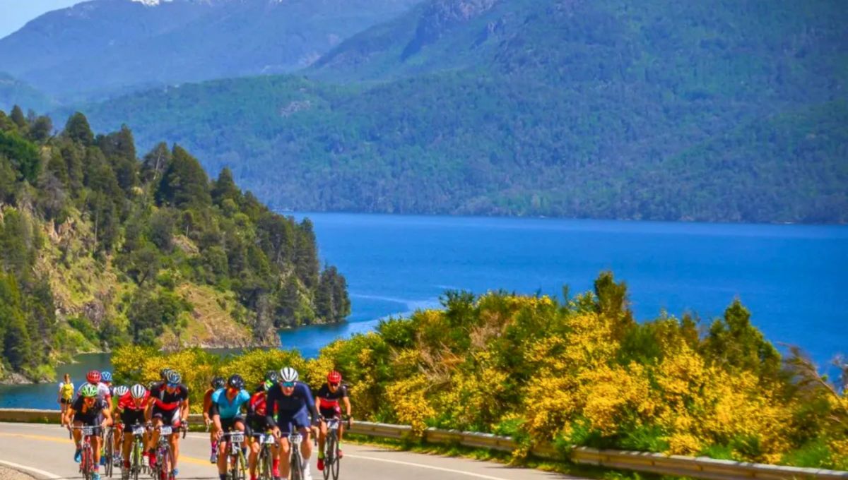 La mejor ruta argentina para disfrutar el paisaje en bicicleta está en Neuquén: tiene 110 kilómetros