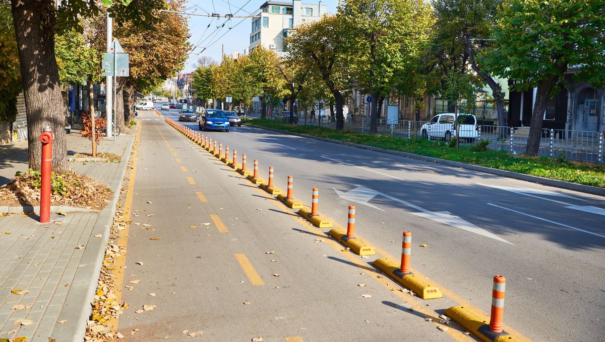 Diferencias entre ciclovía y bicisenda. Diferencias entre ciclovía y bicisenda. 