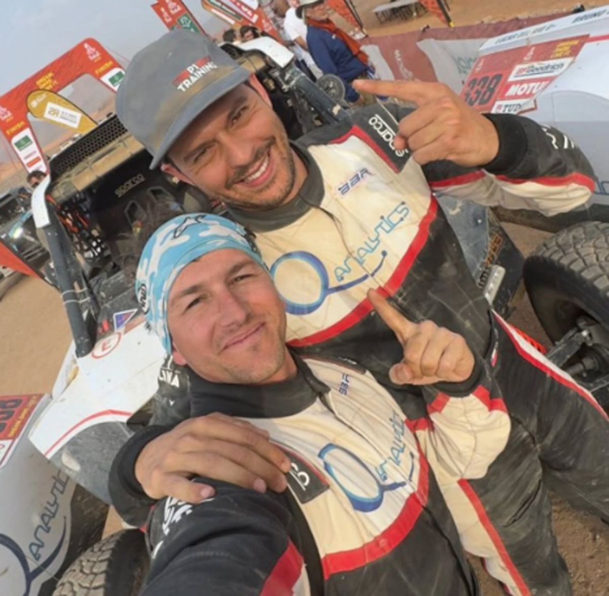 Bruno Jacomy en el descanso del Rally Dakar.
