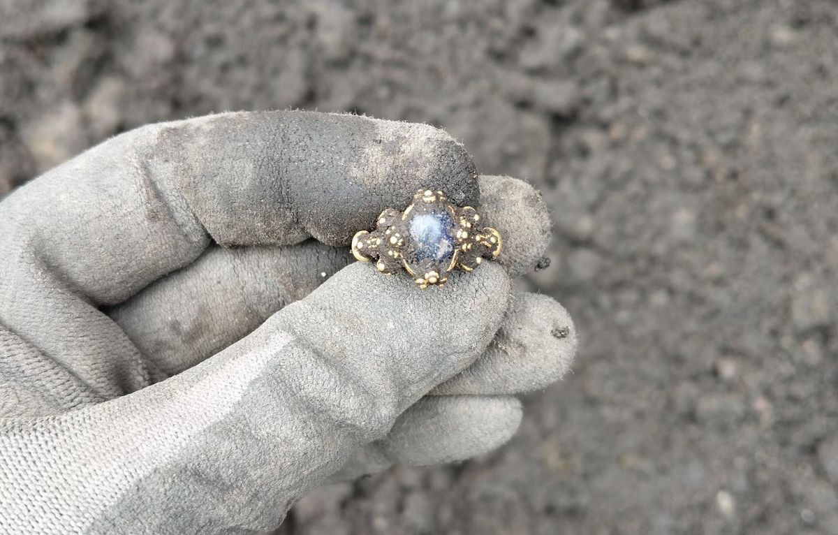 El descubrimiento dejó a los arqueólogos con la boca abierta. El descubrimiento dejó a los arqueólogos con la boca abierta.