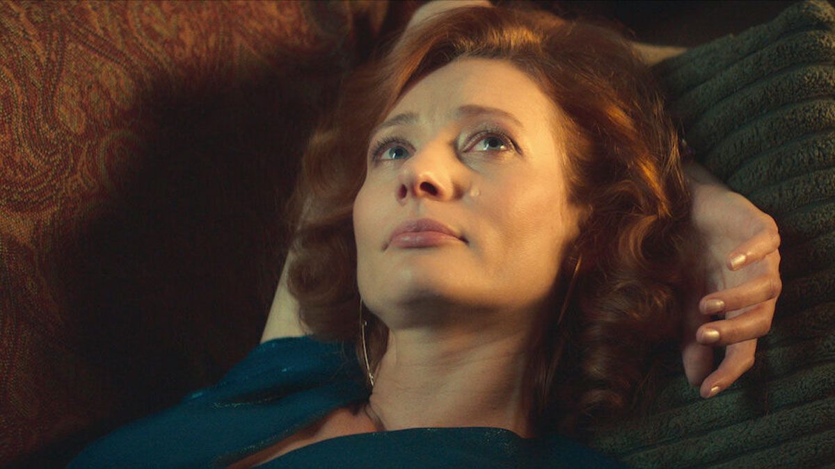 La actriz Magdalena Poplawska interpreta a Helena Michalowska en la serie de Netflix.