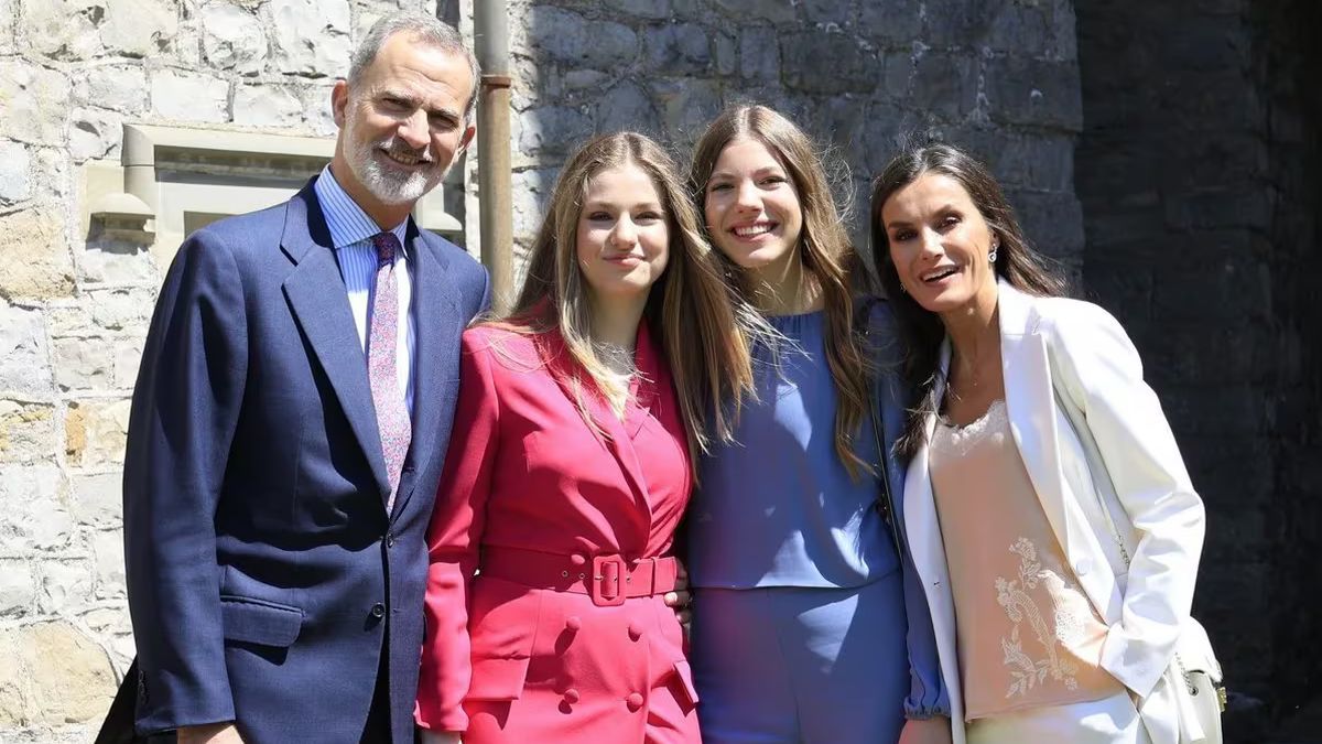 Rey Felipe VI, princesa Leonor, Infanta Sofía y la Reina Letizia. Rey Felipe VI, princesa Leonor, Infanta Sofía y la Reina Letizia.