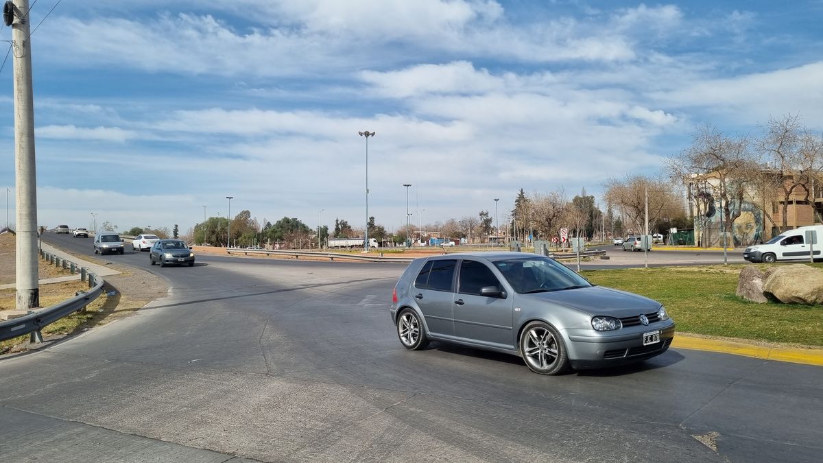 En Acceso Sur y Rawson de Godoy Cruz no hay ciclovía. Cruzar de un lado a otro el acceso es muy complejo. En Acceso Sur y Rawson de Godoy Cruz no hay ciclovía. Cruzar de un lado a otro el acceso es muy complejo.