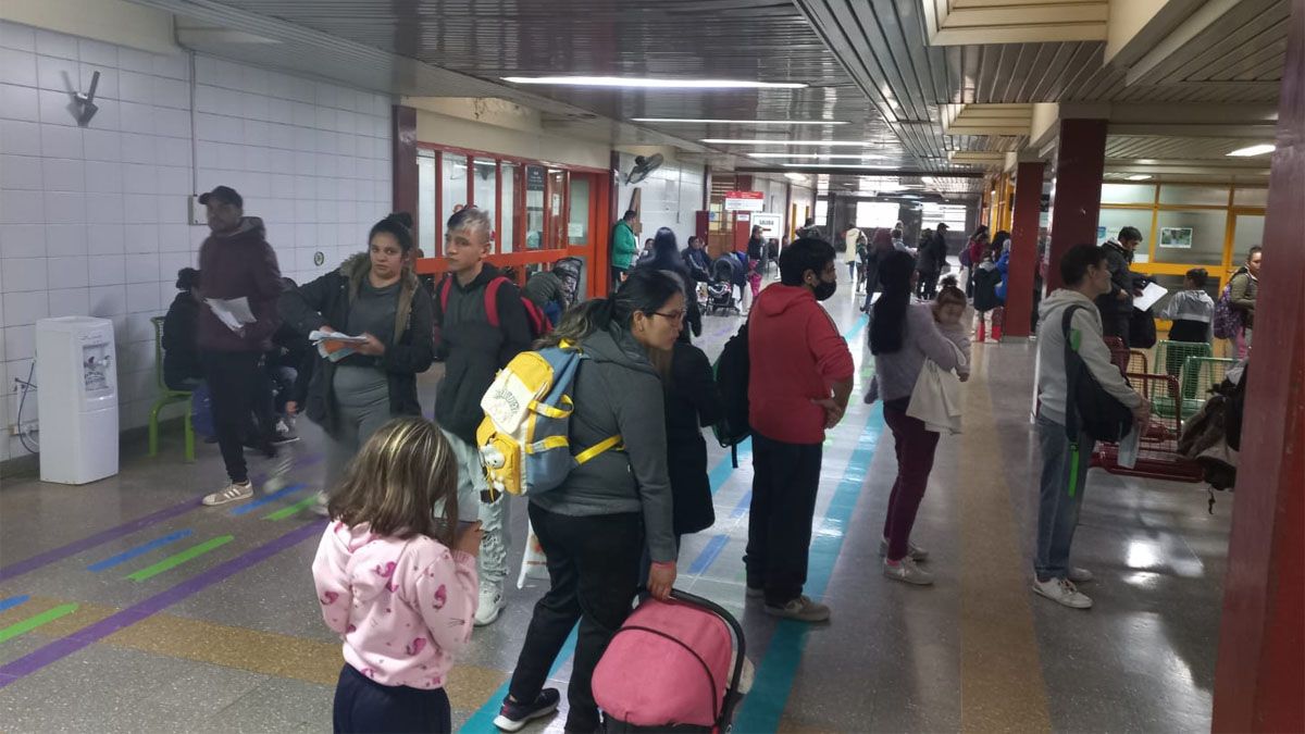 Atención en el hospital pediátrico Notti. Actualmente, se reciben a unos 400 niños, la mitad de hace unas dos semanas.