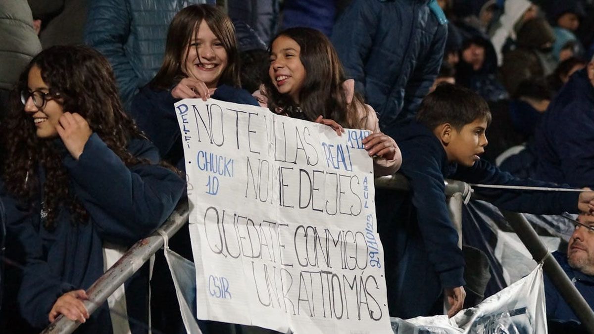 Las muestras de cariño para Reali fueron numerosas. Las muestras de cariño para Reali fueron numerosas.