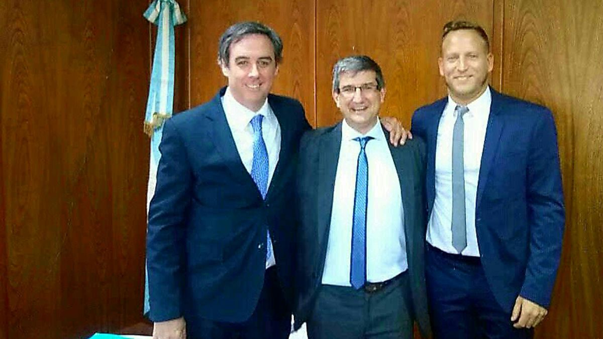 Alejo Amuchastegui junto a dos funcionarios de la Defensoría Oficial Federal de Mendoza.