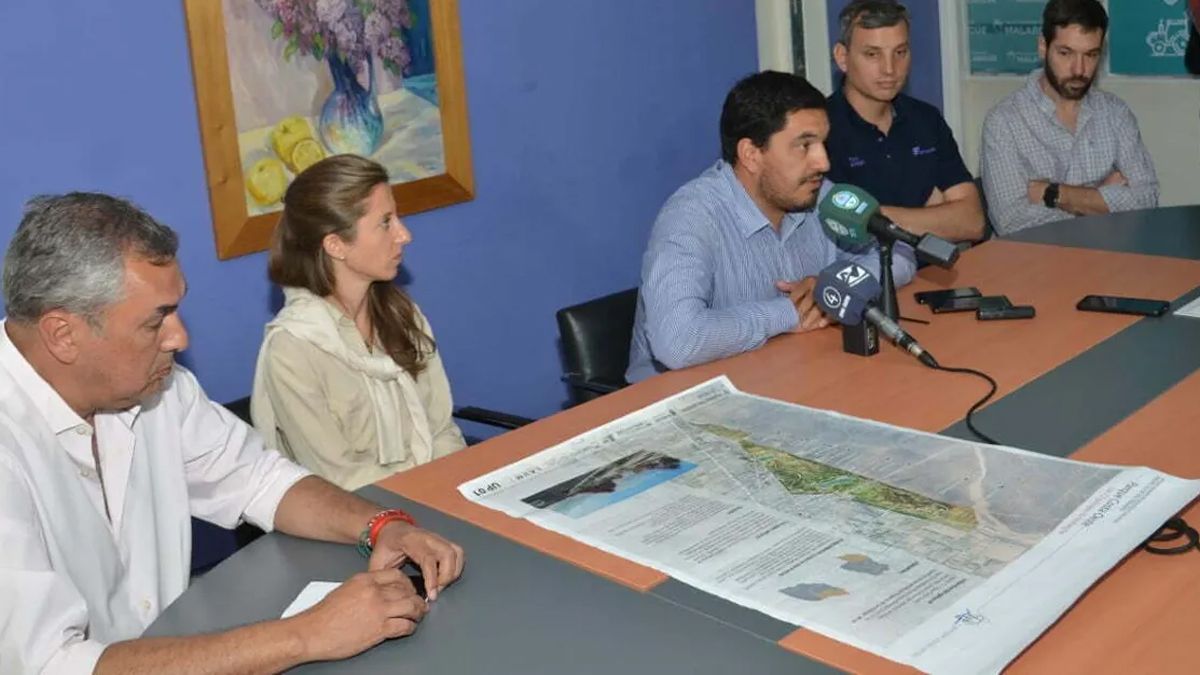 El ministro de Economía, Enrique Vaquié anunció a fines de marzo el inicio de los estudios del sistema de aprovechamiento hidroeléctrico que sería la alternativa si no se hace Portezuelo del Viento.